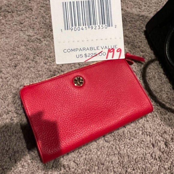 Tory Burch Red Pebbled clutch with strap - Picture 2 of 3